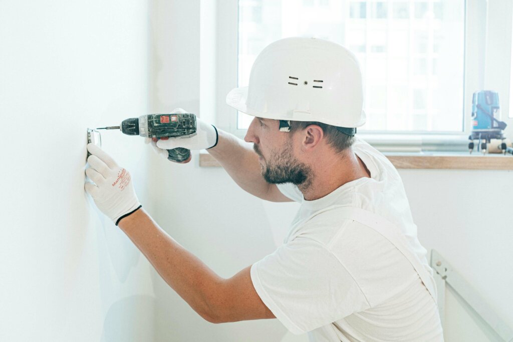 un professionnel qui assure un rendu agréable des travaux de second oeuvre