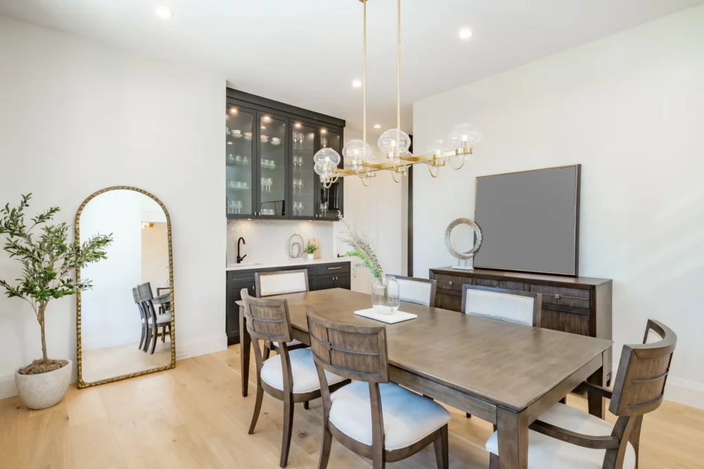 Une salle à manger aménagée par un architecte spécialisé en la rénovation intérieure maison