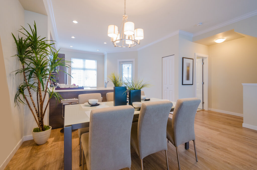 Une salle à manger rénovée par un décorateur d'intérieur