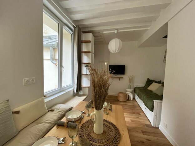 Salle à manger minimaliste et lumineuse conçue par un architecte à Rouen