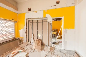 Il est important de connaître le prix au m² d'une rénovation maison ancienne.