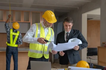 Architecte Ivry-sur-Seine en rendez-vous avec un client pour un projet d’aménagement intérieur